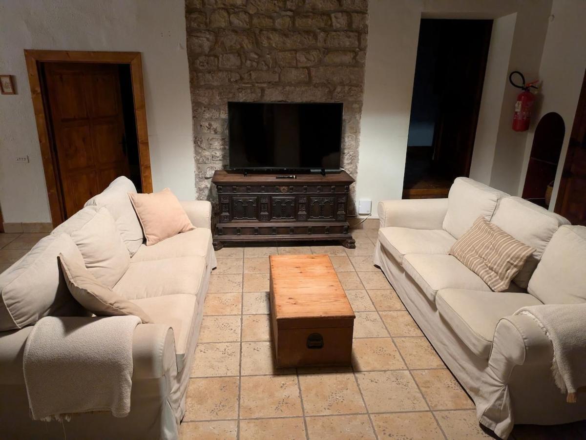 Masia Cal Millas - Turisme Rural Castellfullit de Riubregos ภายนอก รูปภาพ
